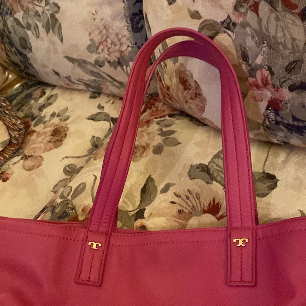 TORY BURCH LG LEATHER TOTE BARBIE PINK 16” Deep x 15”Wide. NWOT - Picture 9 of 13